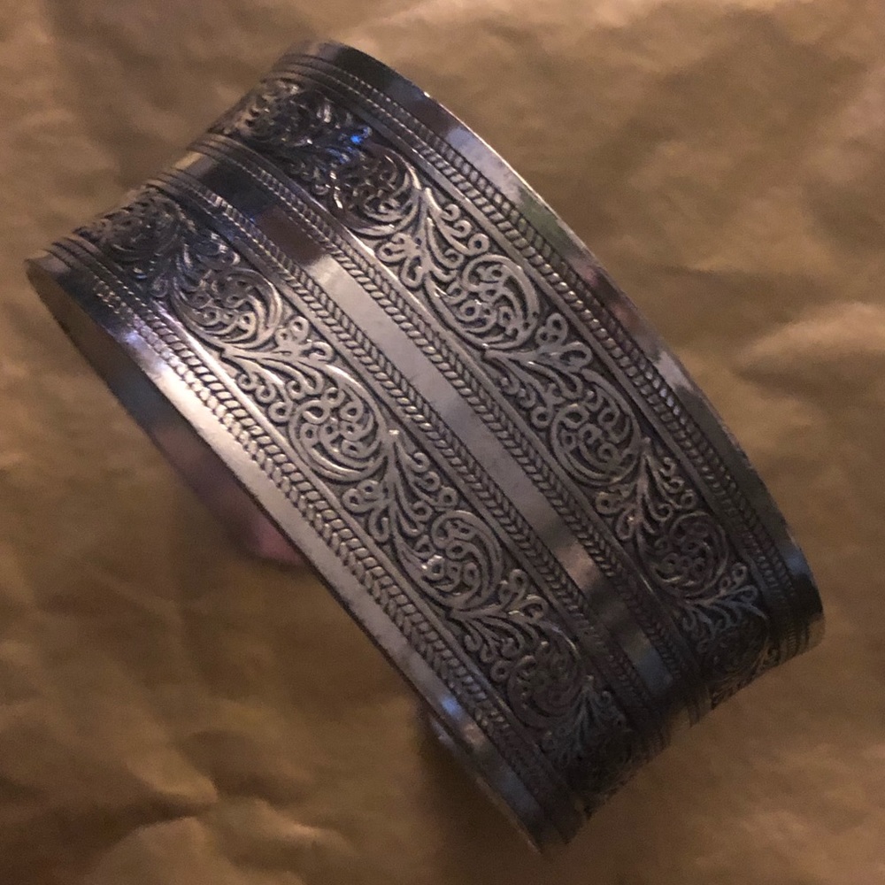 SILVER CHUNKY BANGLE BRACELET